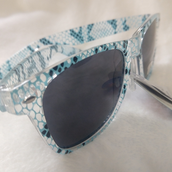 Retro UV 400 Snakeskin Print Clear Sunglasses - Picture 5 of 8